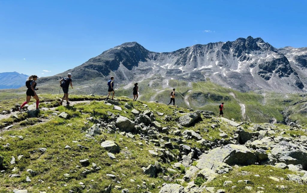 Löpare springer i Alperna